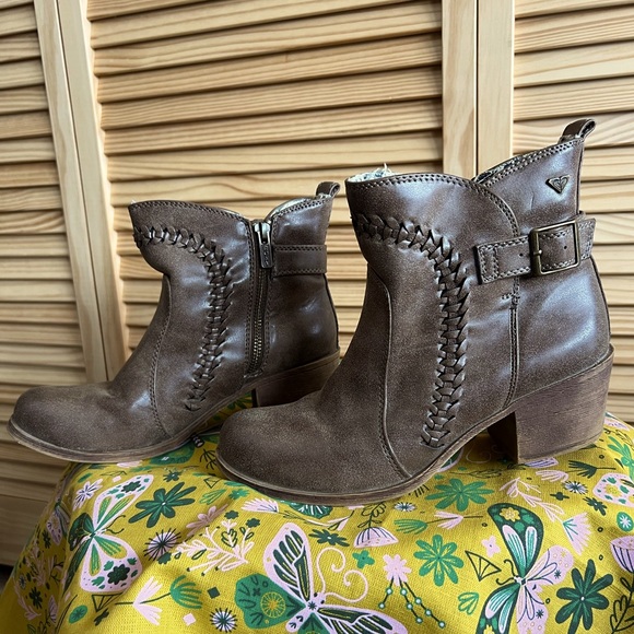 Roxy Shoes - Roxy Tawny buckle styling with braided detail 2 inch Heel Ankle Boots
Size 6.5